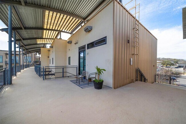 Building Photo - 2525 S Lamar Blvd