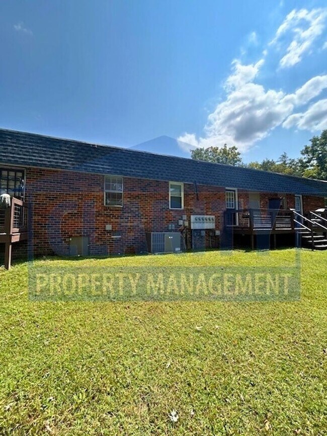 Building Photo - 615 Beech Cir NW