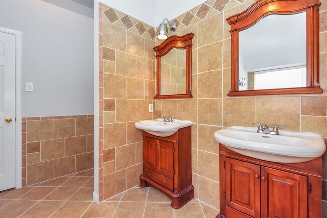 Building Photo - 14006 Fair Glade Ln