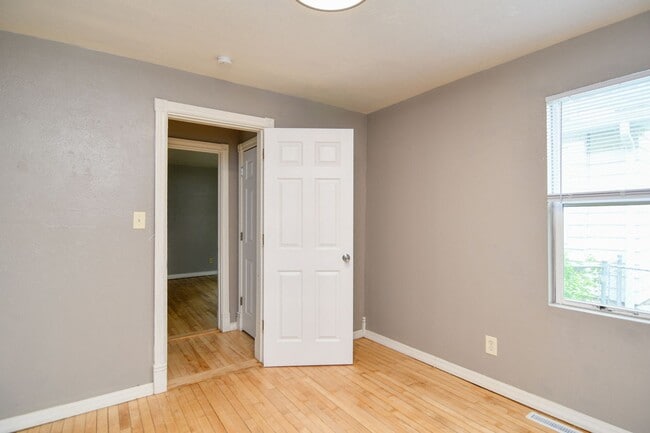 Building Photo - 4 Bed 1 Bath Single Family Home