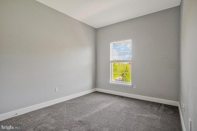 Building Photo - 505 Jurgensen Pl