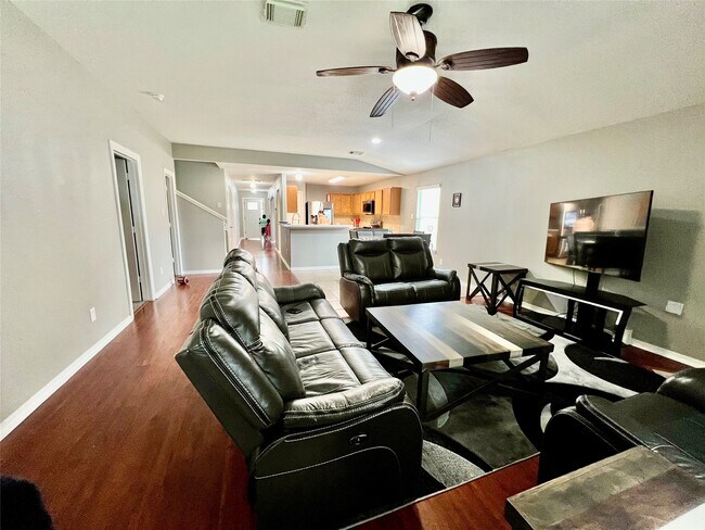 Building Photo - 9610 Serenata Ct