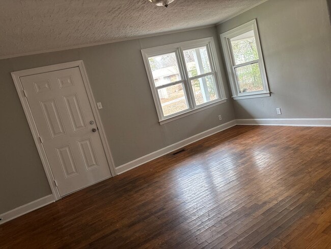 Building Photo - 1114 Warren St