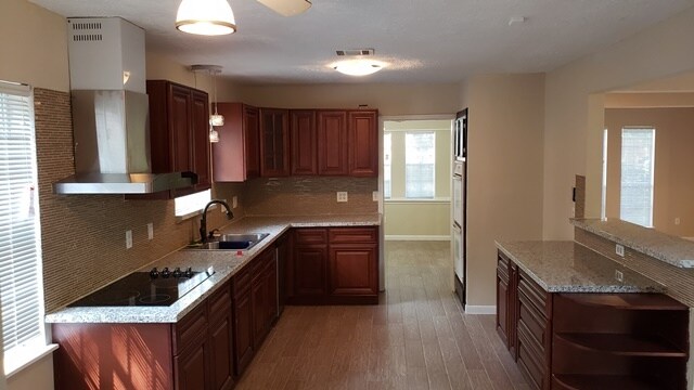 Building Photo - 13423 Lakecrest Dr