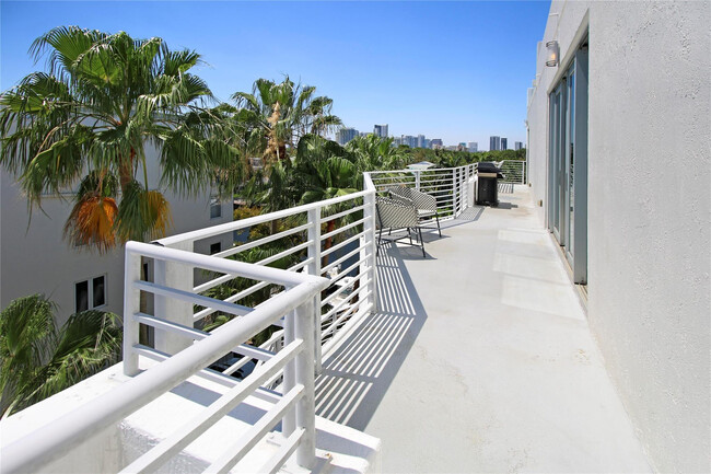 Building Photo - 301 Hendricks Isle