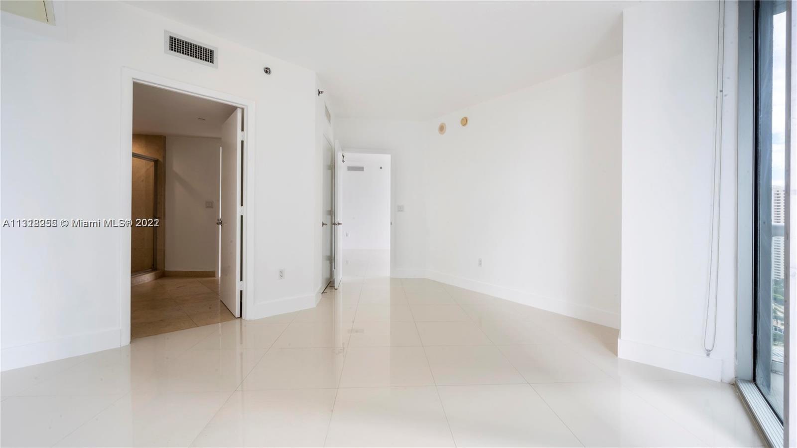 Building Photo - 475 Brickell Ave