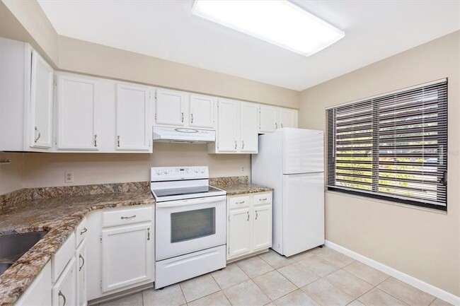 Building Photo - 5172 Lake Village Dr