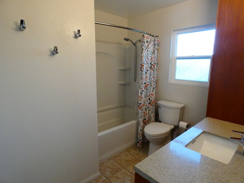 Full Bath - 12133 Wilsey Way
