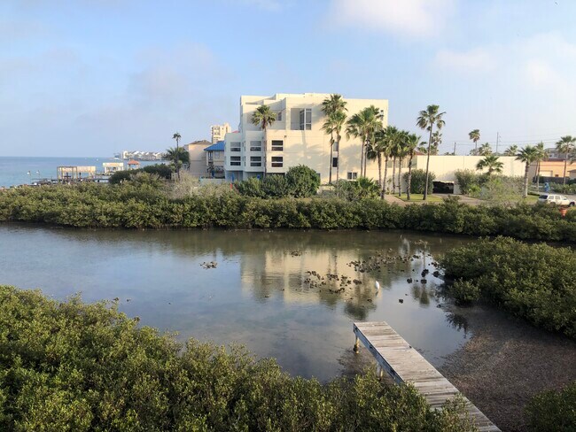 Building Photo - 208 W Saturn Ln