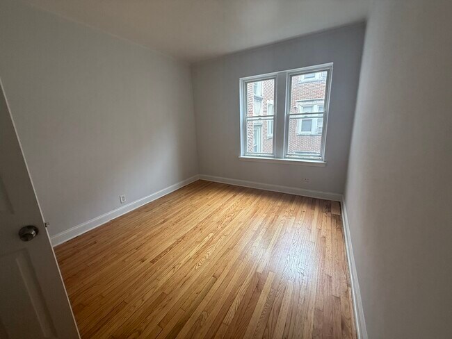 Building Photo - 7342 N Damen Ave
