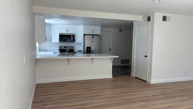 Building Photo - Spacious 4 bed/2.5 bath home in San Ramon