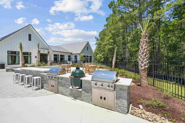 Building Photo - 331 Pickwick Dr