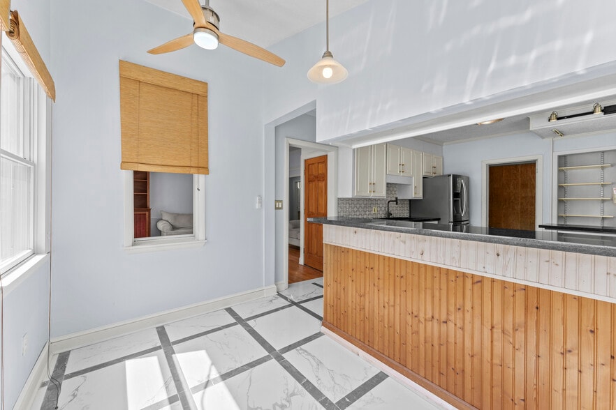 Building Photo - 210 Raymond Rd