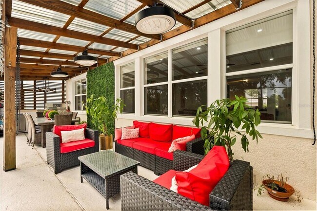 Building Photo - 10148 Malpas Point