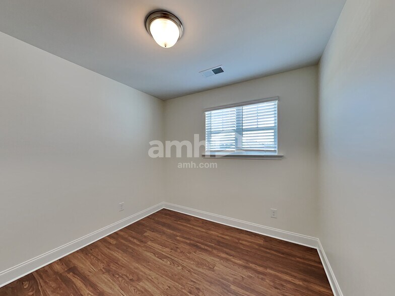 Building Photo - 109 Twin River Dr