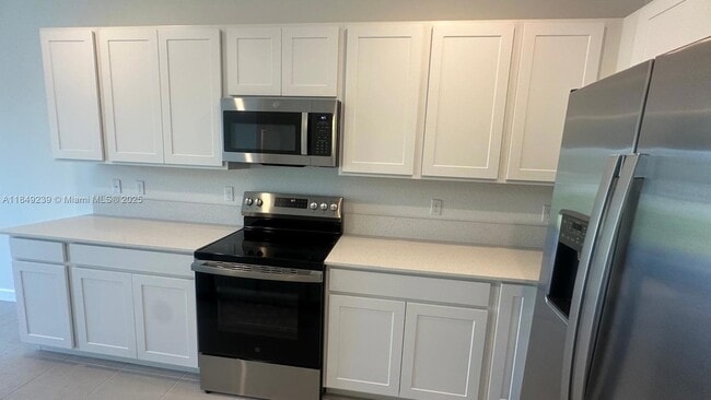 Building Photo - 553 Rivergrass St