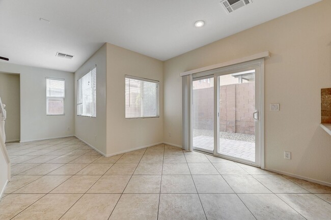 Building Photo - *MOUNTAINS EDGE 3 BED 2.5 BATH * COMMUNITY POOL, FITNESS CENTER, AND SPA *