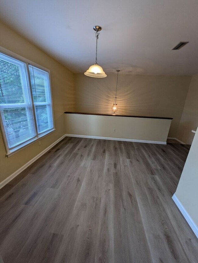 Building Photo - 2BD/2BA Condo Available Now in Hickory