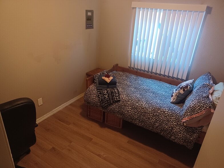 Building Photo - 25223 Western Ave