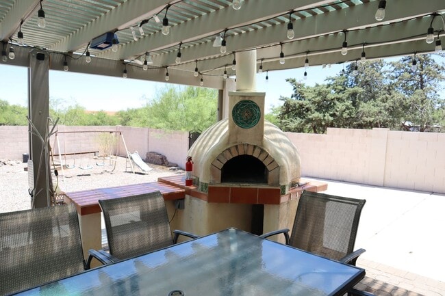 Building Photo - A Backyard Lover's Dream!!!