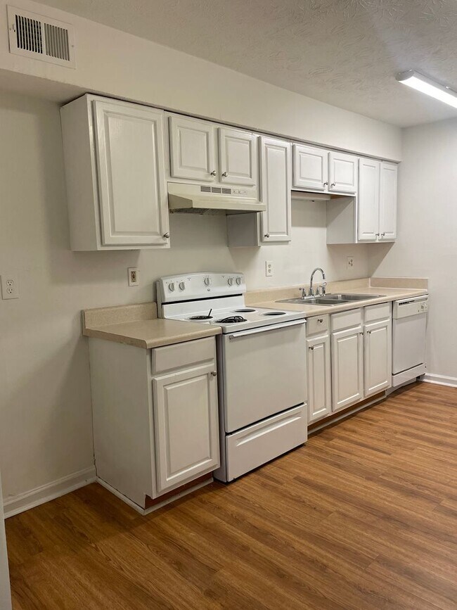 Primary Photo - Modern 2-Bed, 1-Bath Oasis with Central Ai...