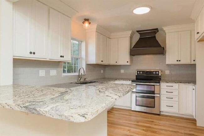 Building Photo - 901 Mariana Pl