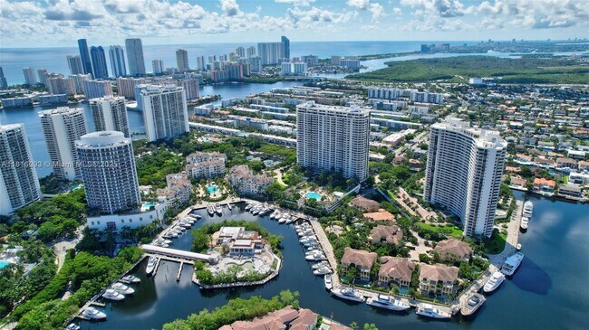 Building Photo - 2000 Island Blvd
