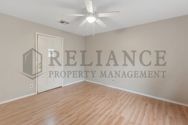 Building Photo - 1128 N Estelle St
