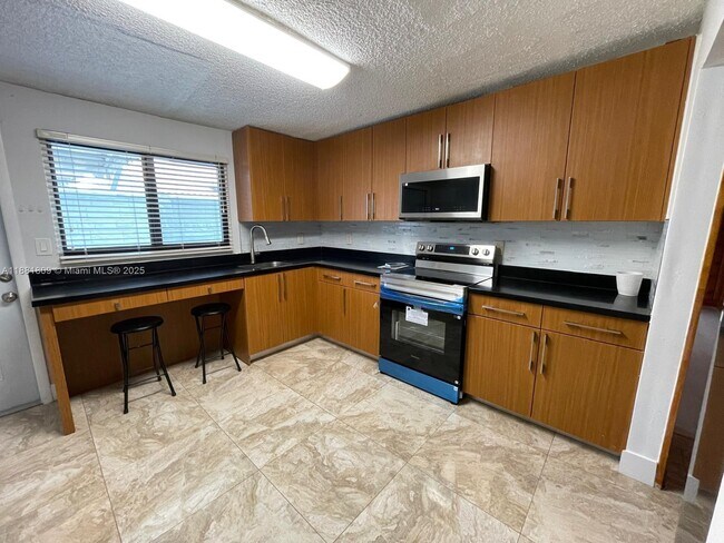 Building Photo - 9922 SW 2nd St