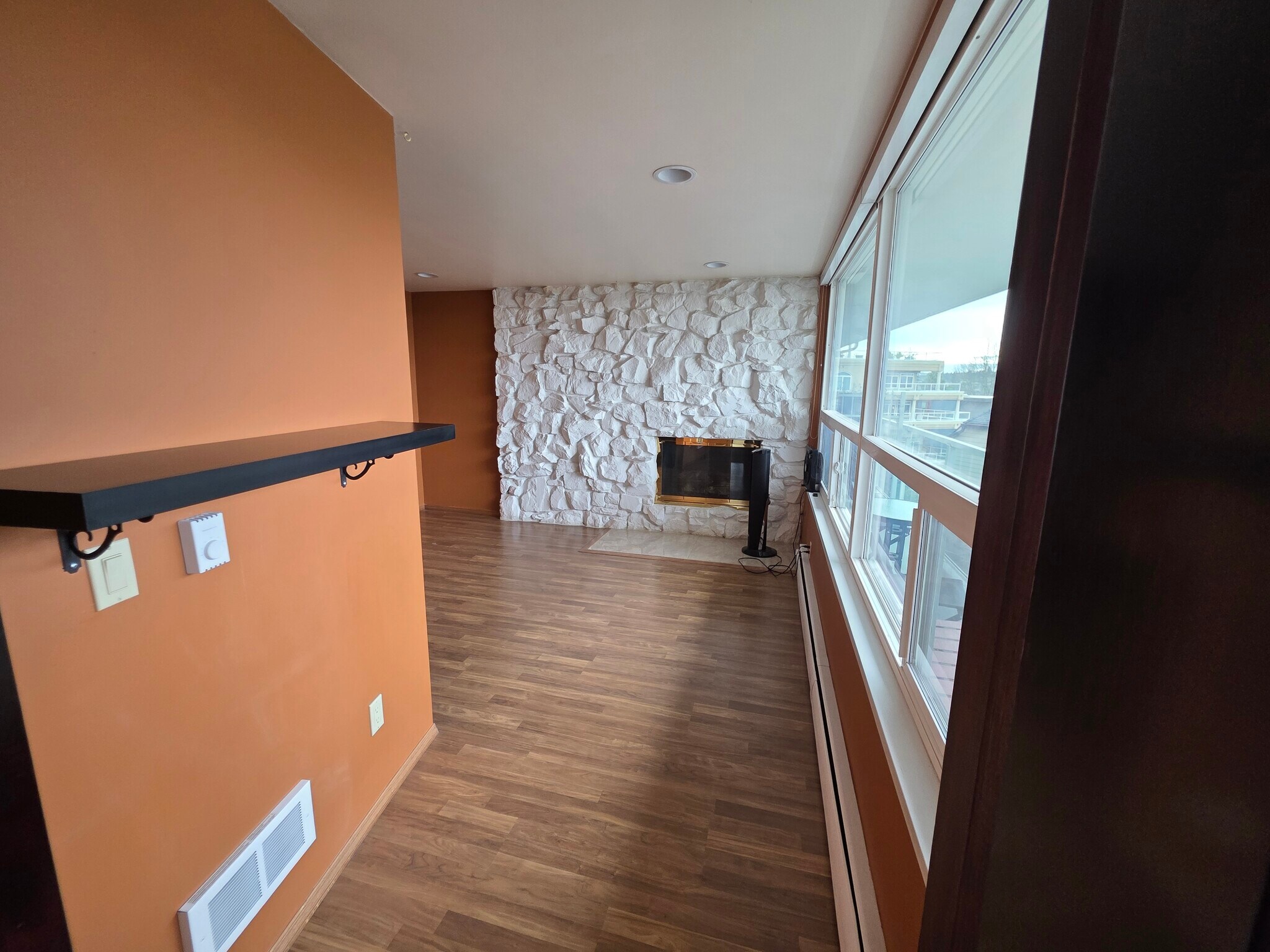 Building Photo - 2012 Thorndyke Ave W