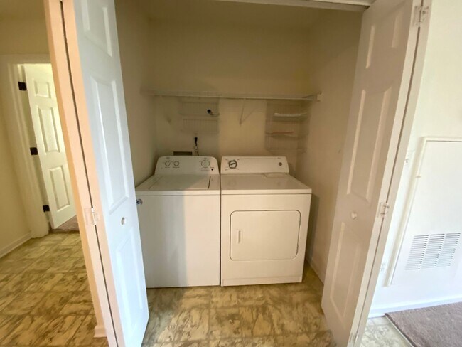 Building Photo - 1301 Harts Ridge Dr