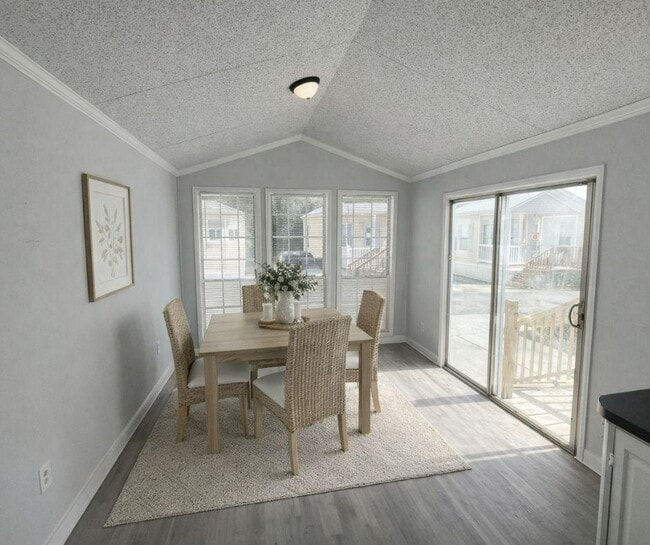 Building Photo - 1117 Chicago Bulls St