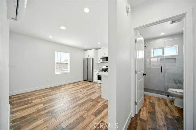 Building Photo - 521 W 78th St