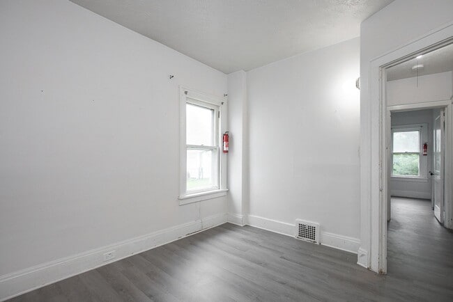Building Photo - 4930 E 108th St