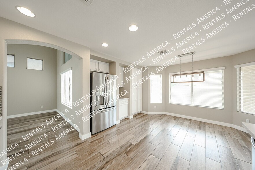 Building Photo - 2305 E Cherry Hills Pl