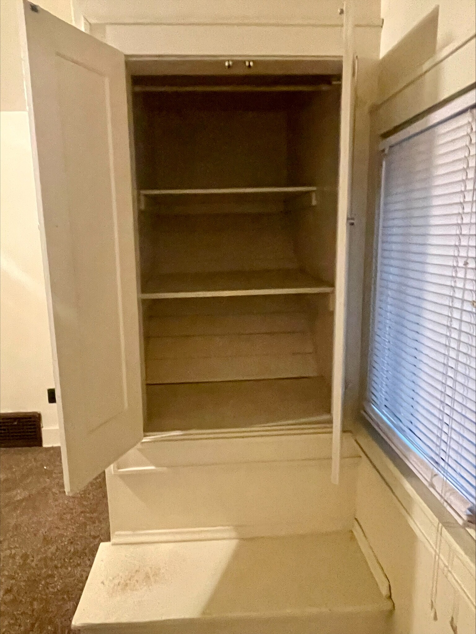 Building Photo - 644 Carpenter St