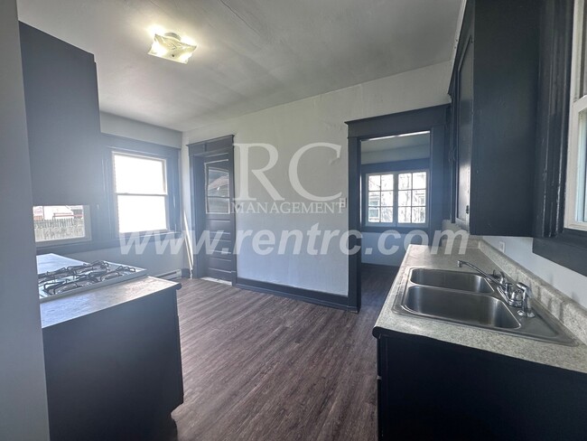 Building Photo - 1434 Walnut-