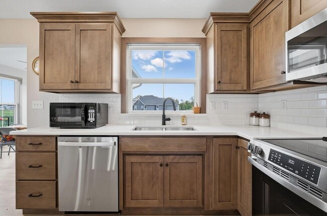 Building Photo - 557 Cannondale Ave