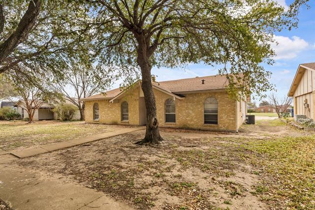 Building Photo - 2918 Pinewood Dr