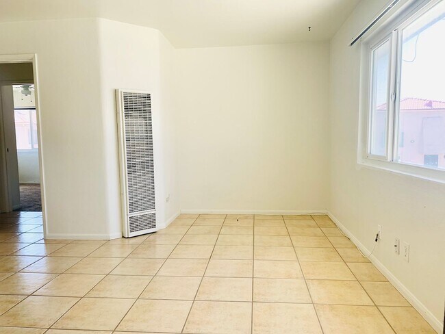 Building Photo - Live by the Beach! 2BD/1BA Mission Beach Apartment with Garage! ONLY $3,295/mo!