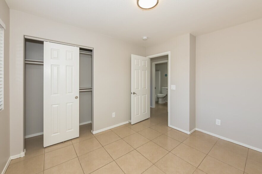 Building Photo - 2230 S 63rd Dr