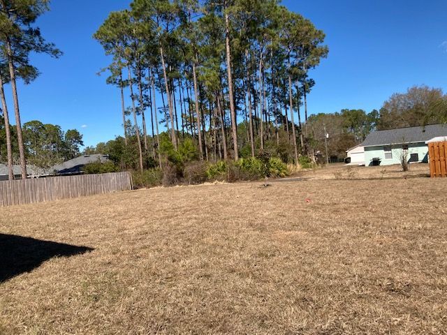 Building Photo - 11 Ripcord Ln