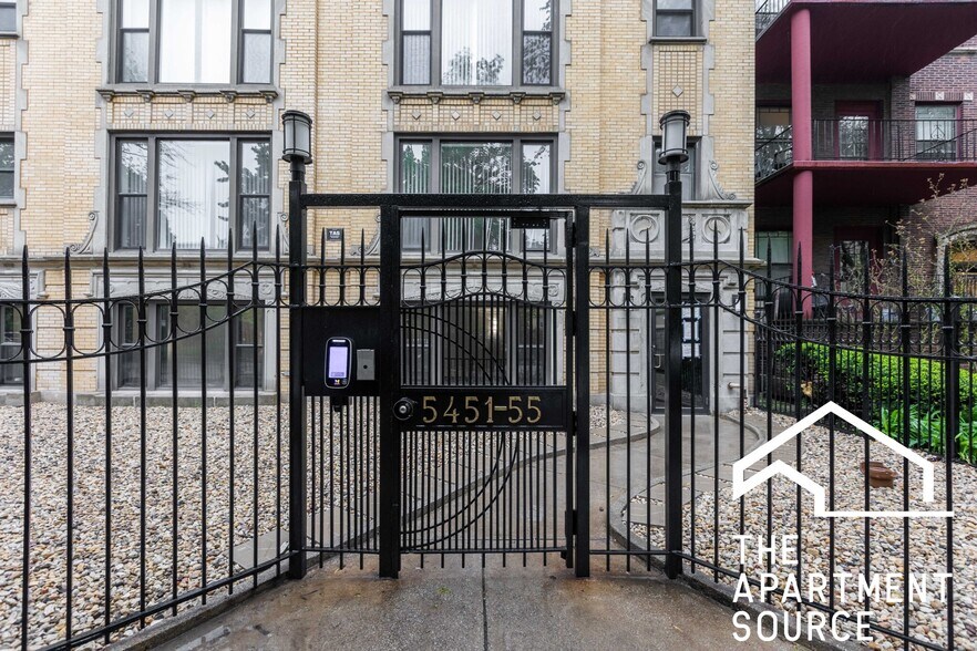 Building Photo - 5451 S Cornell Ave