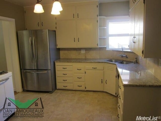 Building Photo - Cottage for Rent