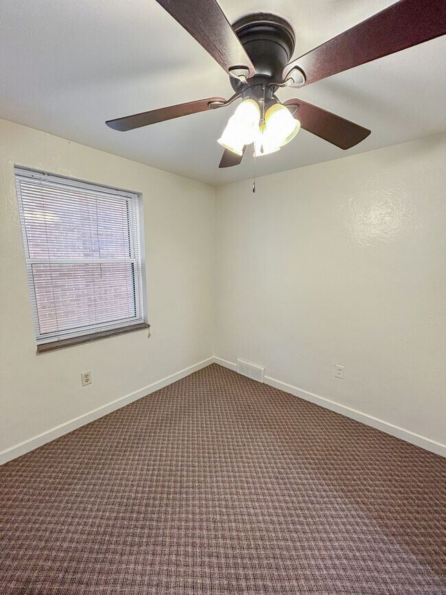 Building Photo - 1028 Fleming St