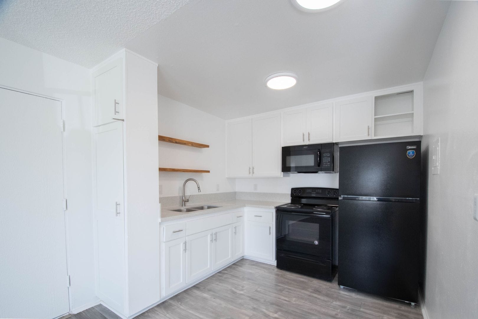 Building Photo - 13800 Sherman Way