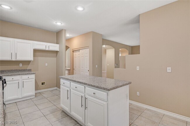 Building Photo - 1332 Dream Valley St