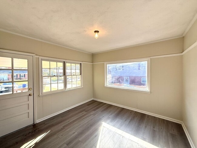 Building Photo - 2841 Deerwood Dr