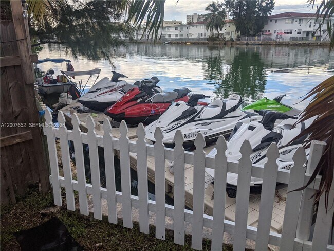 Building Photo - 7741 Hawthorne Ave