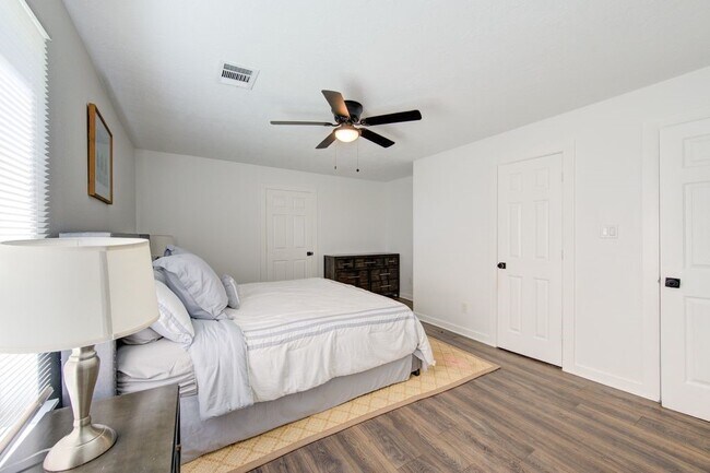 Building Photo - 5906 Hilary St